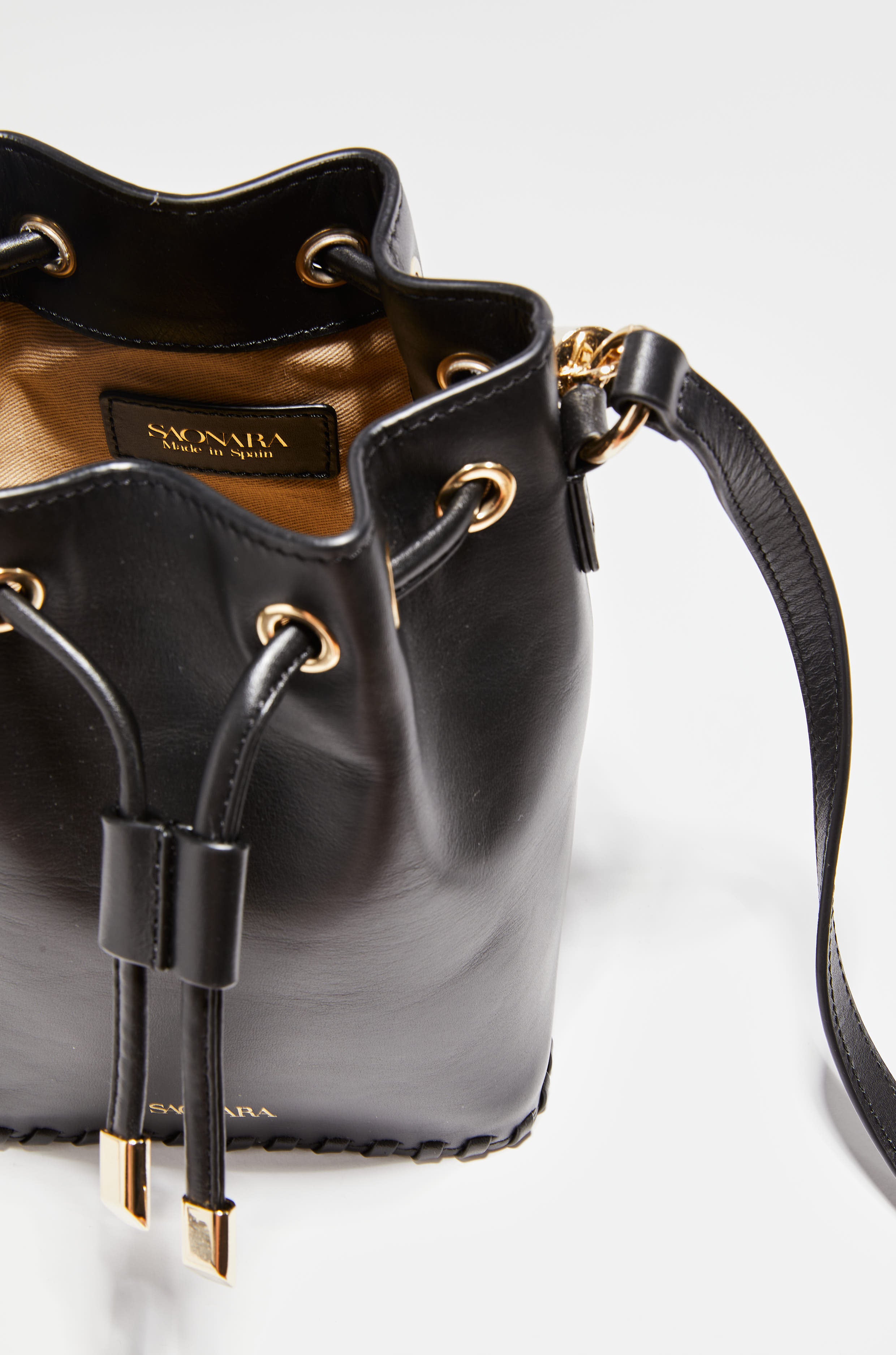 SAONARA MINI BUCKET BLACK LEATHER