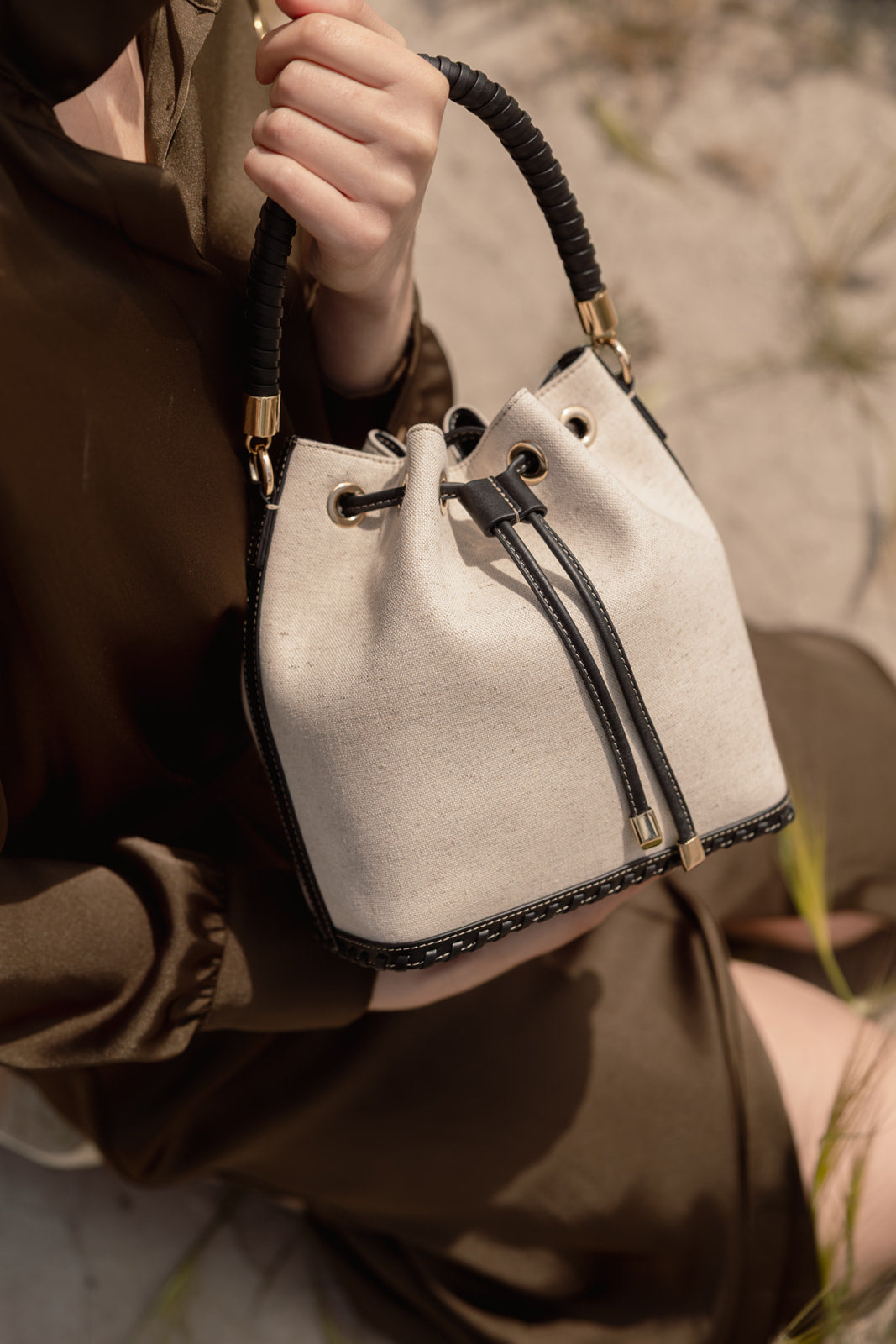 SAONARA BUCKET LINEN/CARAMEL LEATHER